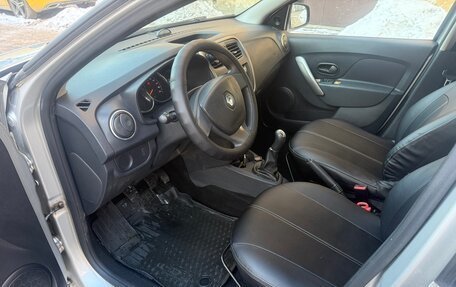 Renault Logan II, 2018 год, 799 000 рублей, 4 фотография