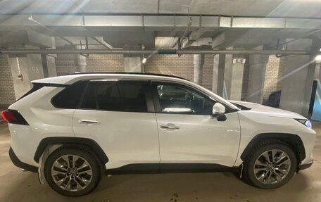 Toyota RAV4, 2019 год, 3 500 000 рублей, 24 фотография