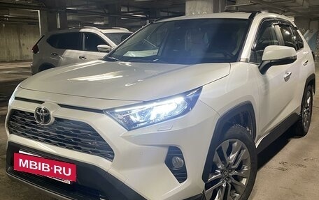 Toyota RAV4, 2019 год, 3 500 000 рублей, 22 фотография