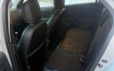 Renault Logan II, 2018 год, 799 000 рублей, 8 фотография