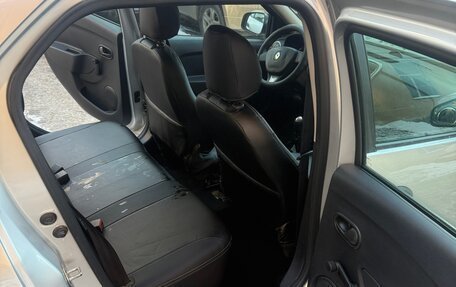 Renault Logan II, 2018 год, 799 000 рублей, 9 фотография