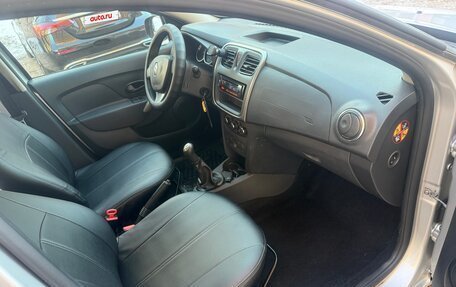 Renault Logan II, 2018 год, 799 000 рублей, 10 фотография