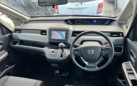 Honda Freed II, 2017 год, 1 620 000 рублей, 8 фотография