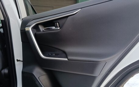 Toyota RAV4, 2021 год, 4 150 000 рублей, 24 фотография