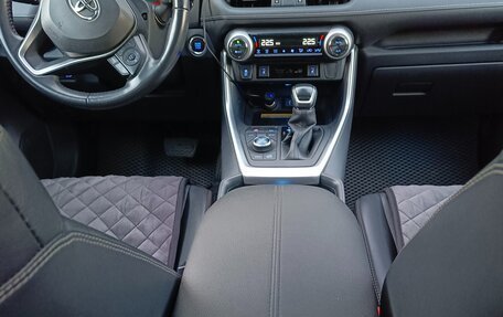 Toyota RAV4, 2021 год, 4 150 000 рублей, 30 фотография