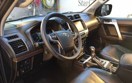 Toyota Land Cruiser Prado 150 рестайлинг 2, 2017 год, 3 799 000 рублей, 6 фотография