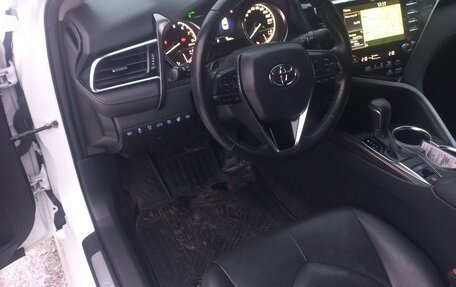 Toyota Camry, 2018 год, 2 630 000 рублей, 7 фотография