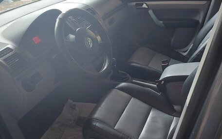 Volkswagen Touran III, 2005 год, 650 000 рублей, 7 фотография