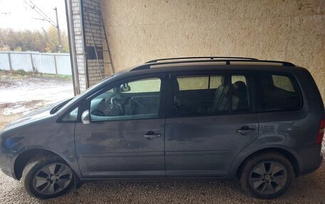 Volkswagen Touran III, 2005 год, 650 000 рублей, 6 фотография