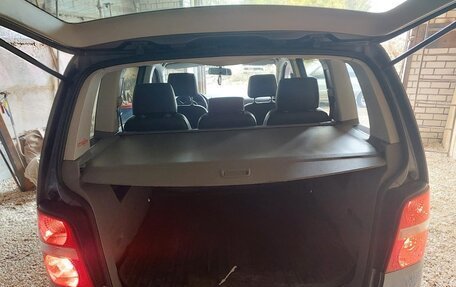 Volkswagen Touran III, 2005 год, 650 000 рублей, 4 фотография