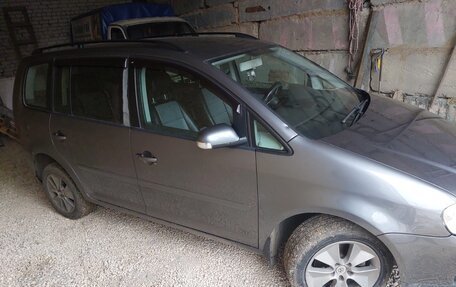 Volkswagen Touran III, 2005 год, 650 000 рублей, 5 фотография