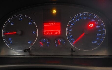 Volkswagen Touran III, 2005 год, 650 000 рублей, 12 фотография