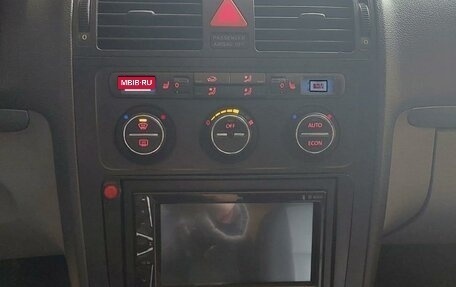 Volkswagen Touran III, 2005 год, 650 000 рублей, 3 фотография