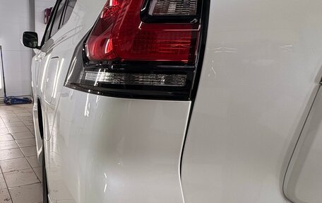 Toyota Land Cruiser Prado 150 рестайлинг 2, 2019 год, 4 800 000 рублей, 12 фотография