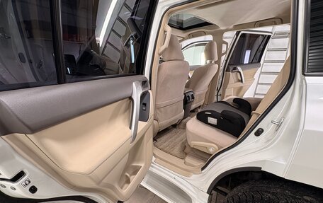 Toyota Land Cruiser Prado 150 рестайлинг 2, 2019 год, 4 800 000 рублей, 19 фотография