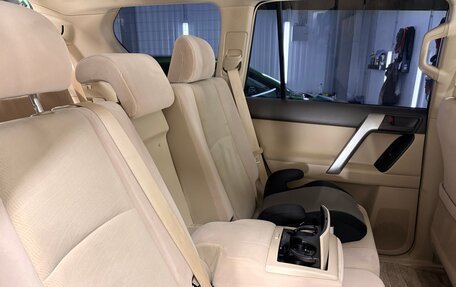 Toyota Land Cruiser Prado 150 рестайлинг 2, 2019 год, 4 800 000 рублей, 27 фотография