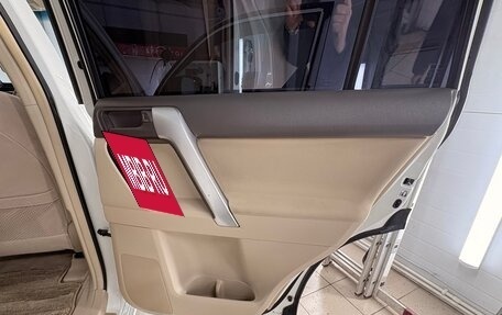 Toyota Land Cruiser Prado 150 рестайлинг 2, 2019 год, 4 800 000 рублей, 22 фотография