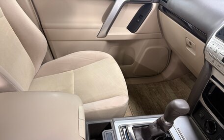 Toyota Land Cruiser Prado 150 рестайлинг 2, 2019 год, 4 800 000 рублей, 32 фотография