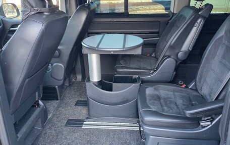 Volkswagen Multivan T6 рестайлинг, 2016 год, 3 500 000 рублей, 8 фотография