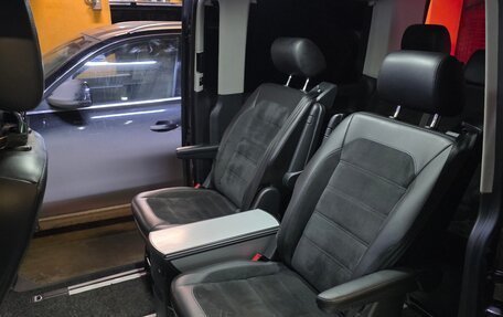 Volkswagen Multivan T6 рестайлинг, 2016 год, 3 500 000 рублей, 12 фотография