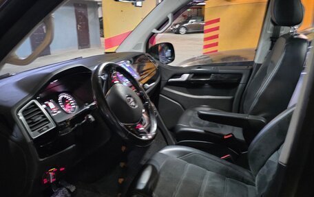 Volkswagen Multivan T6 рестайлинг, 2016 год, 3 500 000 рублей, 14 фотография