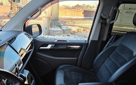 Volkswagen Multivan T6 рестайлинг, 2016 год, 3 500 000 рублей, 10 фотография