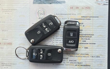 Volkswagen Multivan T6 рестайлинг, 2016 год, 3 500 000 рублей, 17 фотография