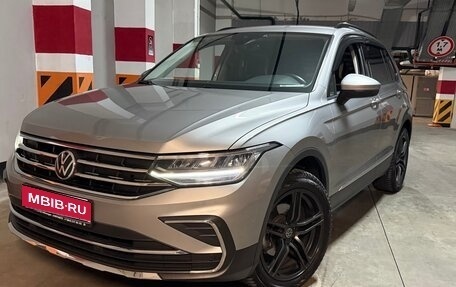 Volkswagen Tiguan II, 2021 год, 2 990 000 рублей, 1 фотография