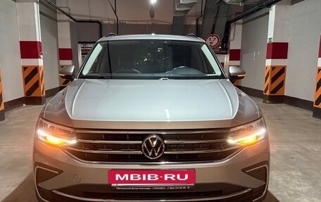 Volkswagen Tiguan II, 2021 год, 2 990 000 рублей, 7 фотография