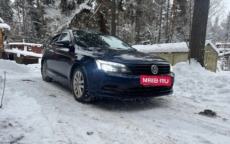 Volkswagen Jetta VI, 2015 год, 900 000 рублей, 3 фотография