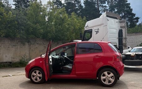 Toyota Yaris III рестайлинг, 2007 год, 550 000 рублей, 1 фотография