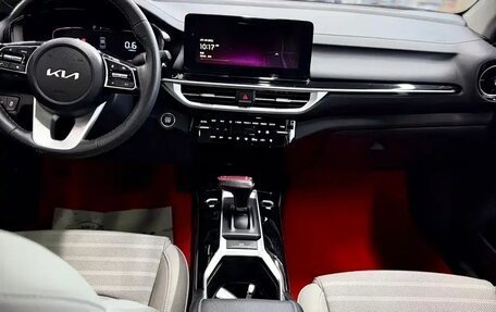 KIA K3, 2023 год, 1 794 000 рублей, 9 фотография