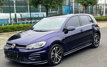 Volkswagen Golf VII, 2020 год, 1 490 013 рублей, 3 фотография