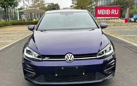 Volkswagen Golf VII, 2020 год, 1 490 013 рублей, 2 фотография