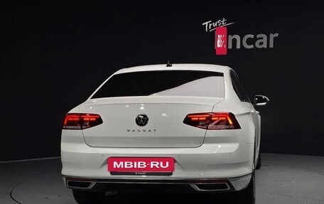 Volkswagen Passat B8 рестайлинг, 2022 год, 1 765 000 рублей, 4 фотография