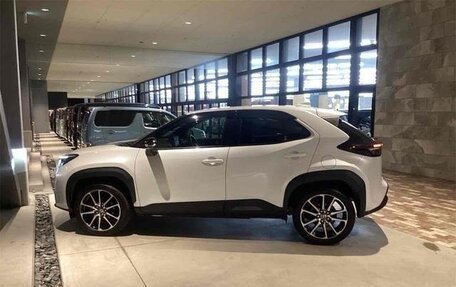 Toyota Yaris Cross, 2023 год, 2 256 000 рублей, 8 фотография