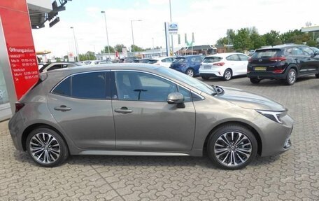 Toyota Corolla, 2023 год, 3 884 000 рублей, 2 фотография