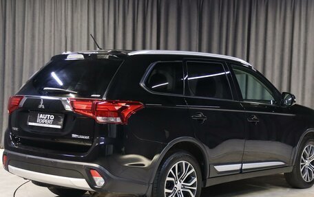 Mitsubishi Outlander III рестайлинг 3, 2017 год, 1 749 000 рублей, 2 фотография