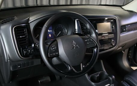 Mitsubishi Outlander III рестайлинг 3, 2017 год, 1 749 000 рублей, 8 фотография