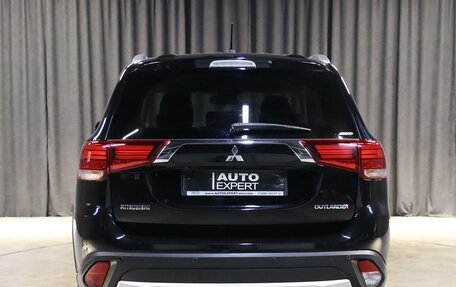 Mitsubishi Outlander III рестайлинг 3, 2017 год, 1 749 000 рублей, 14 фотография