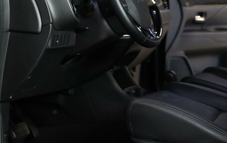 Mitsubishi Outlander III рестайлинг 3, 2017 год, 1 749 000 рублей, 10 фотография