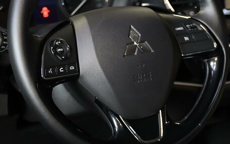 Mitsubishi Outlander III рестайлинг 3, 2017 год, 1 749 000 рублей, 11 фотография