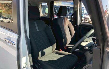 Toyota Roomy I, 2023 год, 898 000 рублей, 9 фотография