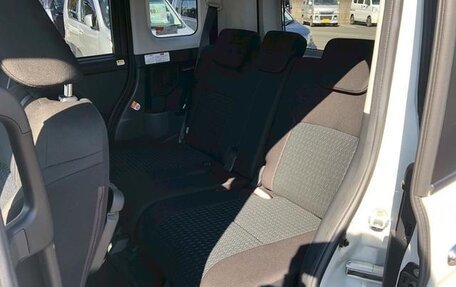 Toyota Roomy I, 2023 год, 898 000 рублей, 24 фотография