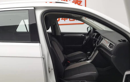 Volkswagen T-Roc I, 2022 год, 1 400 000 рублей, 7 фотография