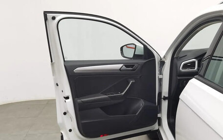 Volkswagen T-Roc I, 2022 год, 1 400 000 рублей, 15 фотография