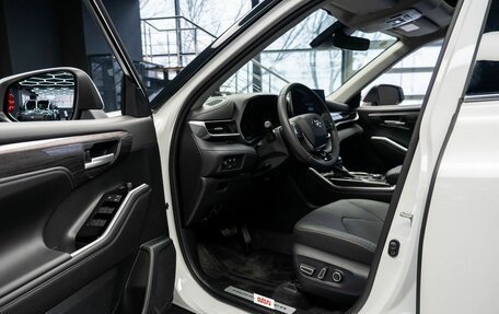 Toyota Highlander, 2025 год, 5 690 000 рублей, 24 фотография