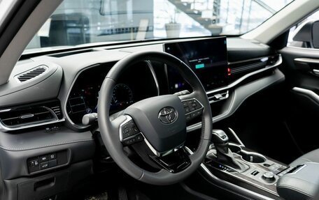 Toyota Highlander, 2025 год, 5 690 000 рублей, 26 фотография