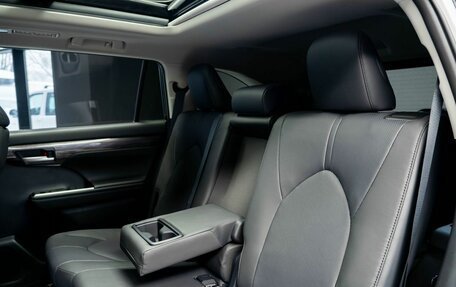 Toyota Highlander, 2025 год, 5 690 000 рублей, 33 фотография