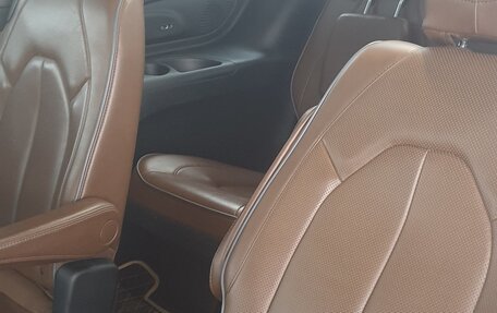 Chrysler Pacifica (RU), 2017 год, 2 499 000 рублей, 2 фотография